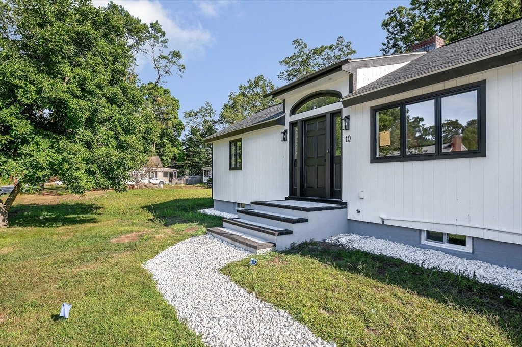 10 Gassett Rd