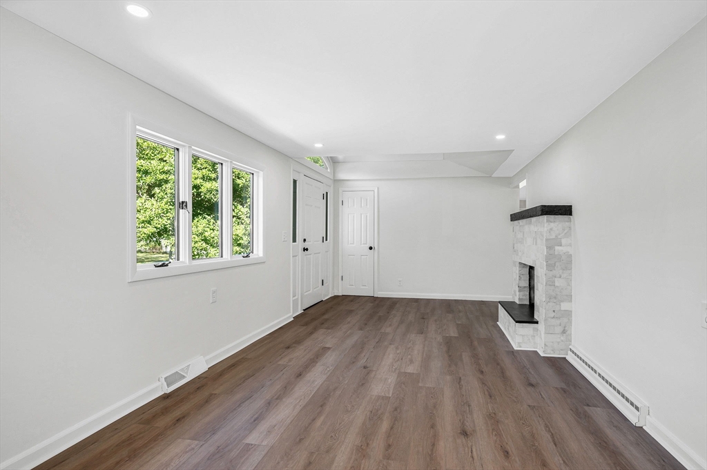 10 Gassett Rd