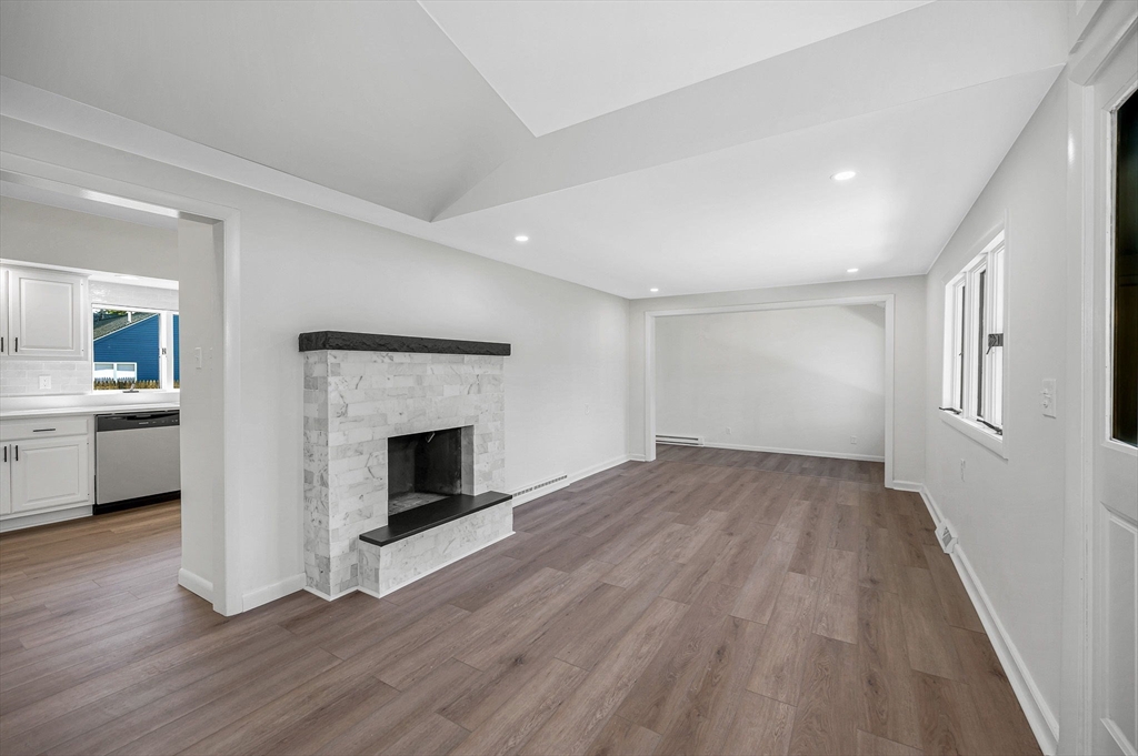 10 Gassett Rd