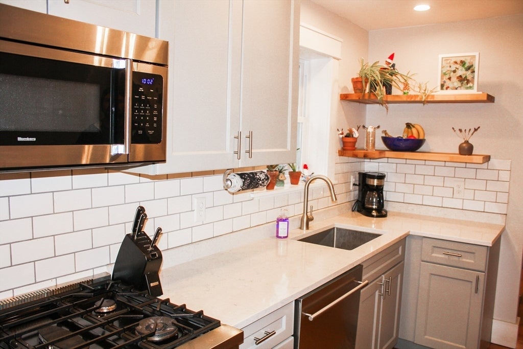 24 Desmond Ave #C, Manchester, MA, 24 Desmond Ave #C, Manchester, MA Photo #4
