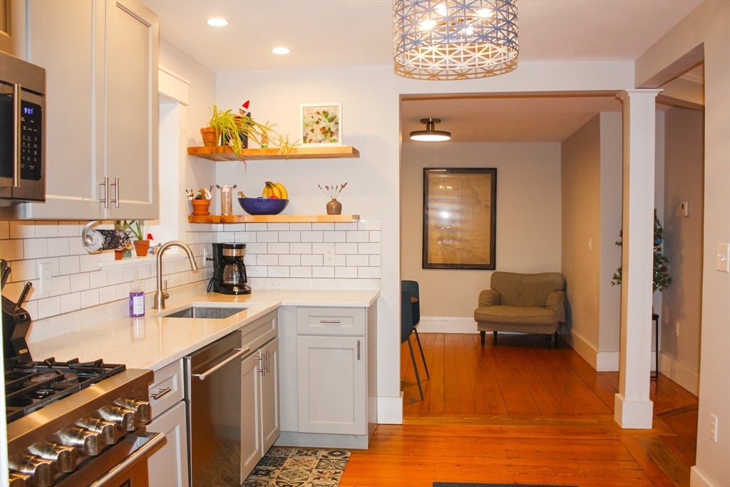 24 Desmond Ave #C, Manchester, MA, 24 Desmond Ave #C, Manchester, MA Photo #2