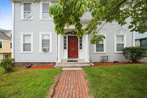 Photo of 36 Cedar St #2A, Worcester, MA 01609 (MLS # 73474040)