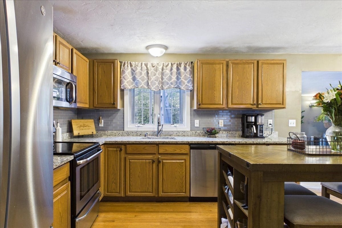 15 Old Center St, Middleboro, MA Photo #7
