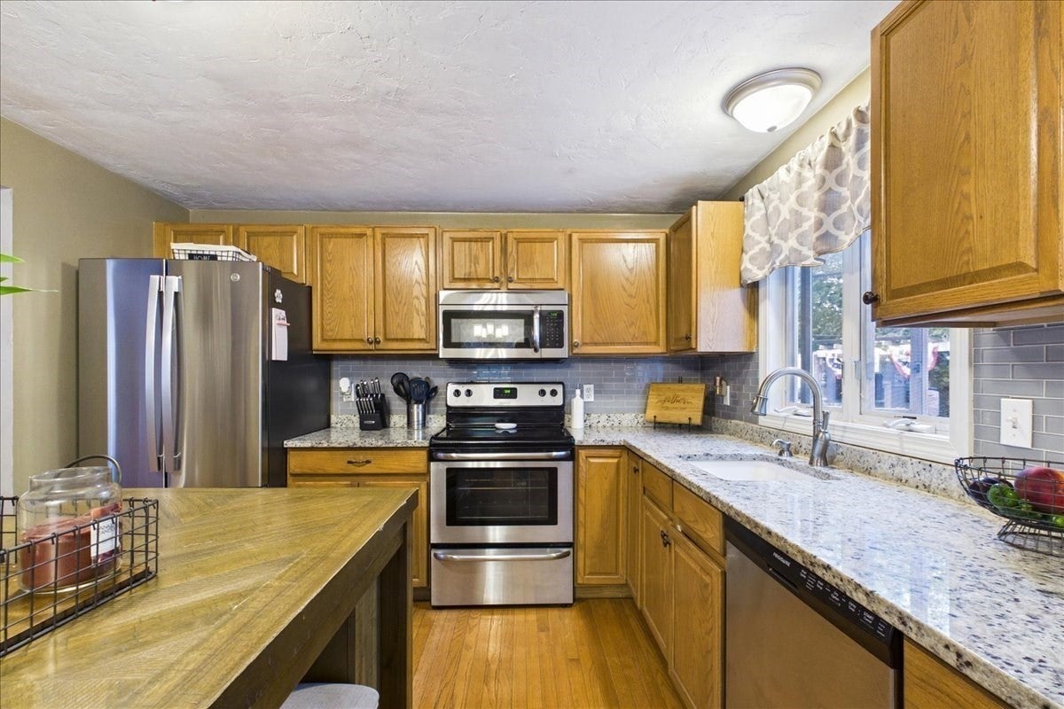 15 Old Center St, Middleboro, MA Photo #10