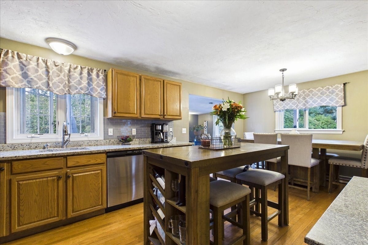 15 Old Center St, Middleboro, MA Photo #8