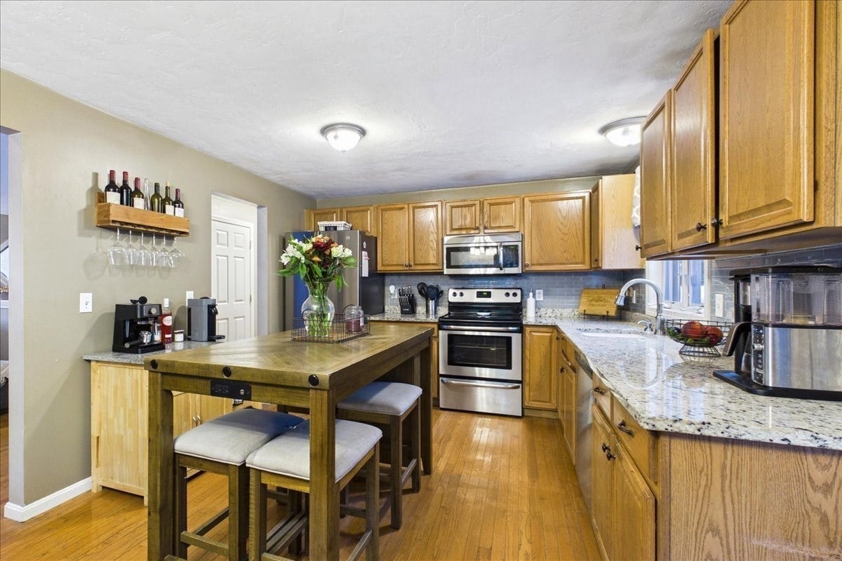 15 Old Center St, Middleboro, MA Photo #5