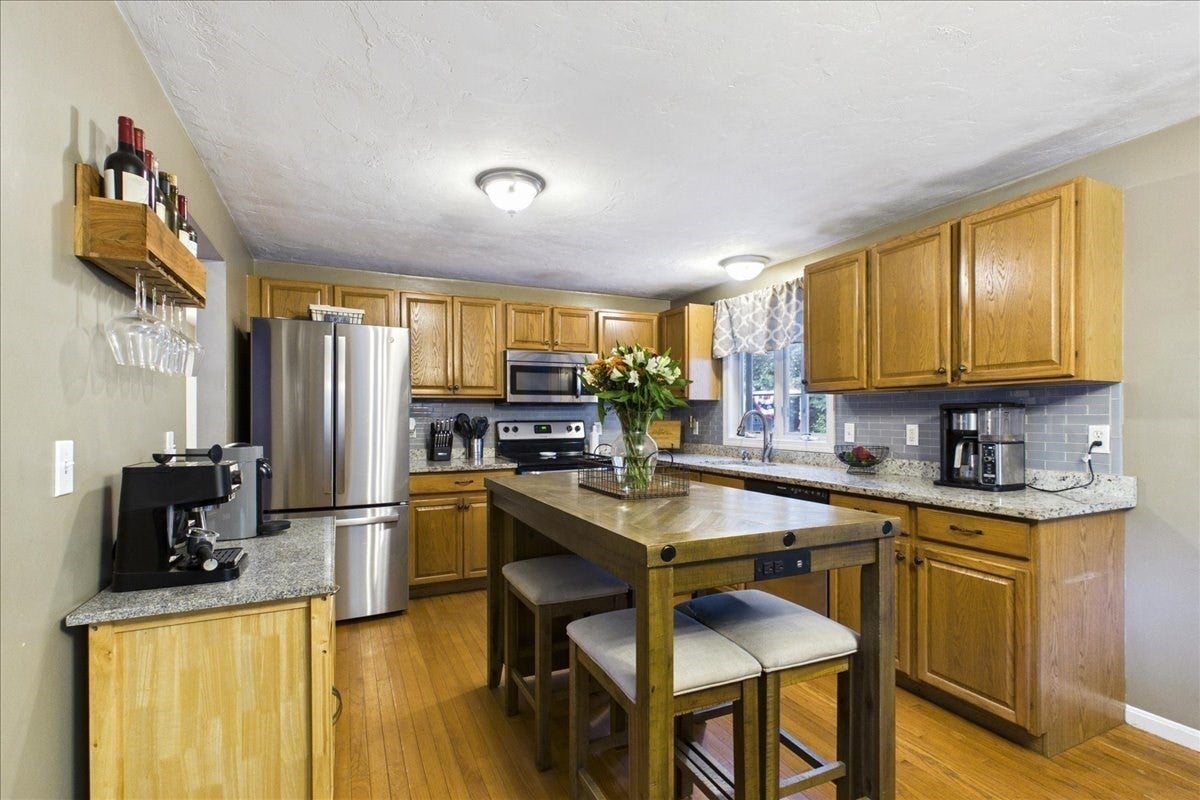 15 Old Center St, Middleboro, MA Photo #6