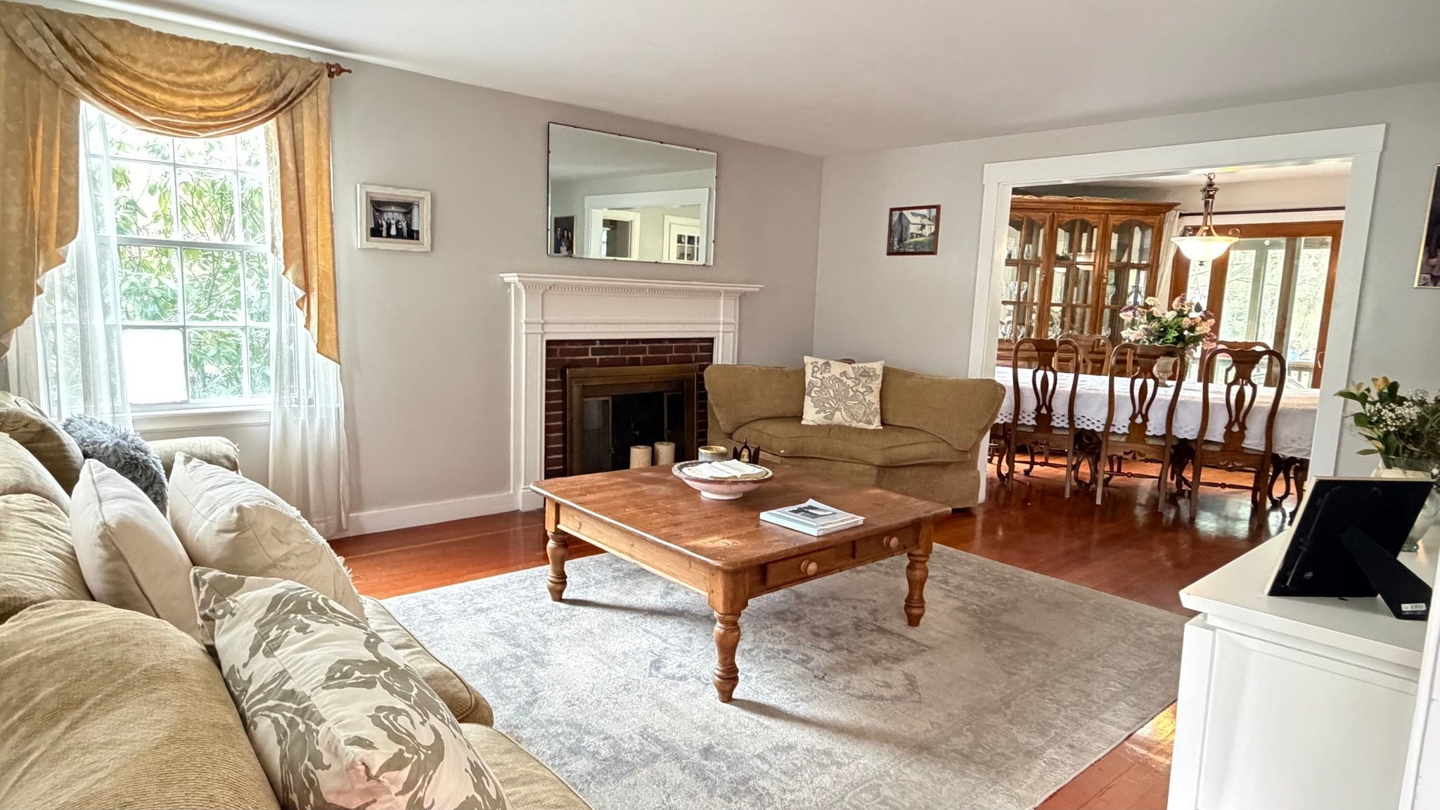 62 W Union St