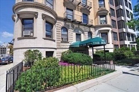 1091 Boylston St 25 Boston MA 02215