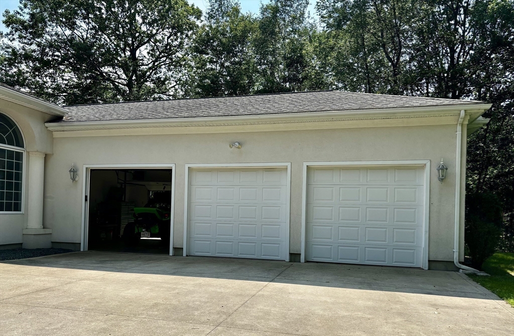 716 Woodland Way