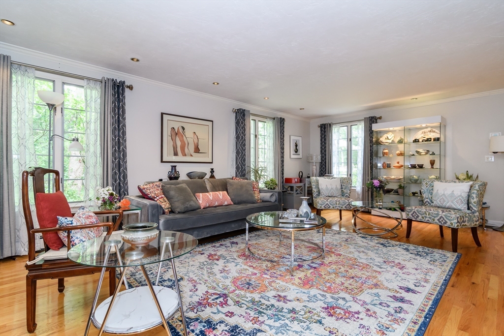 40 Grand Hill Dr
