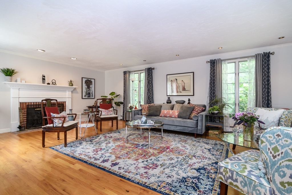 40 Grand Hill Dr