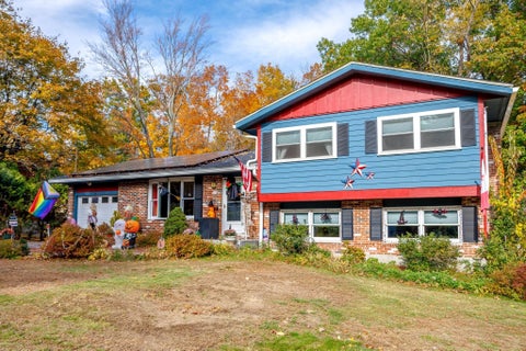 Photo of 41 Bainbridge Street, Leominster, MA 01453 (MLS # 73594299)