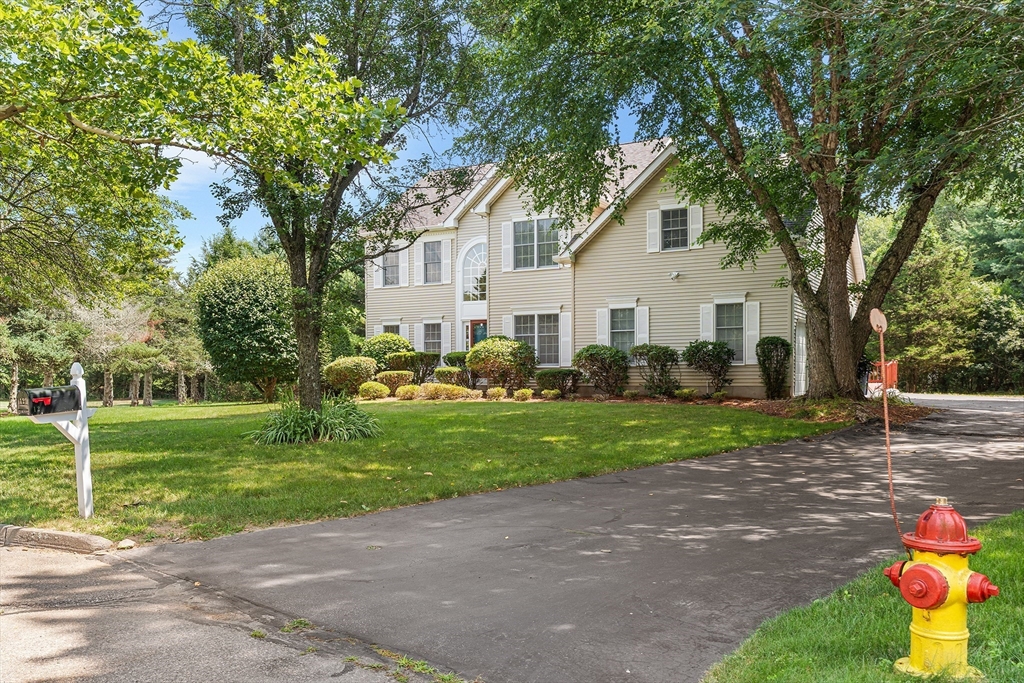 12 Matross Ln