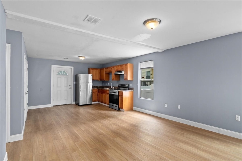 20 Woodford St