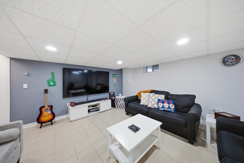 10 Gloucester St, Methuen, MA Photo #11