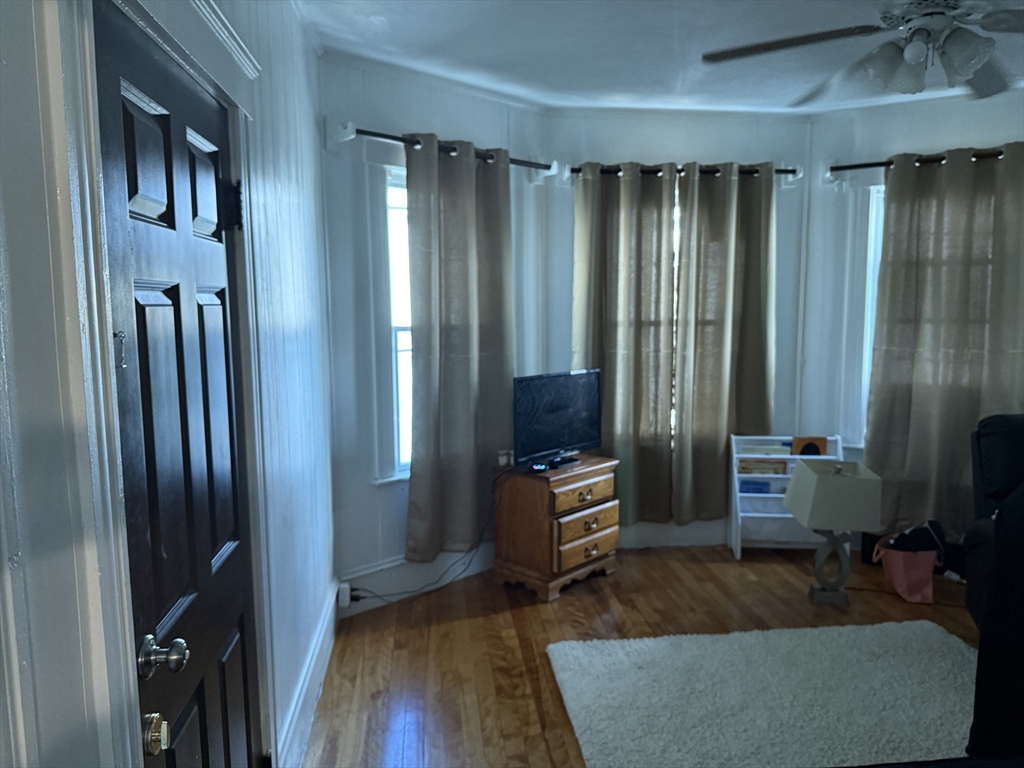 24 Vale St