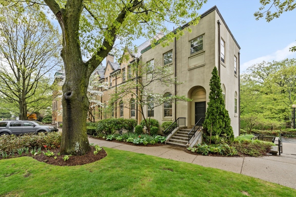 60 Glen Rd 201