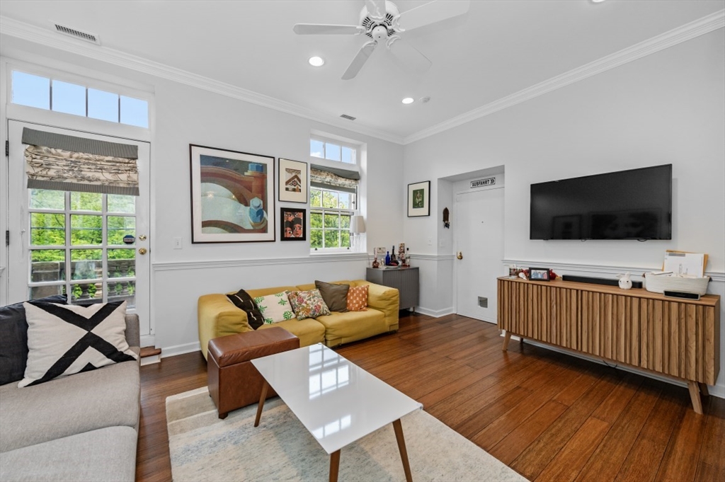 60 Glen Rd 201