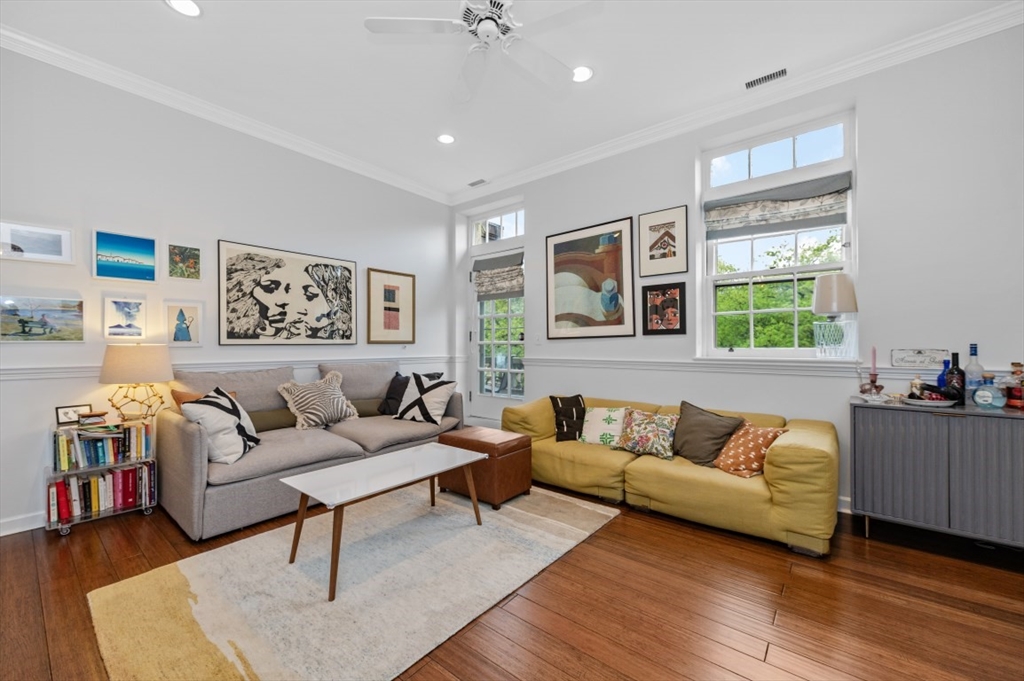 60 Glen Rd 201