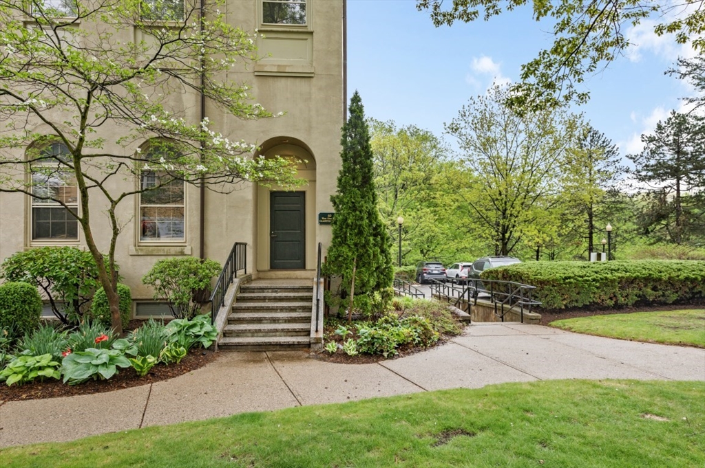 60 Glen Rd 201