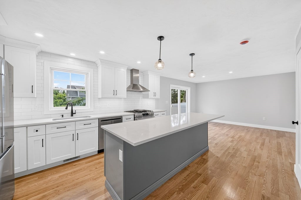 Photo of 14 Neillian Way, Bedford, MA