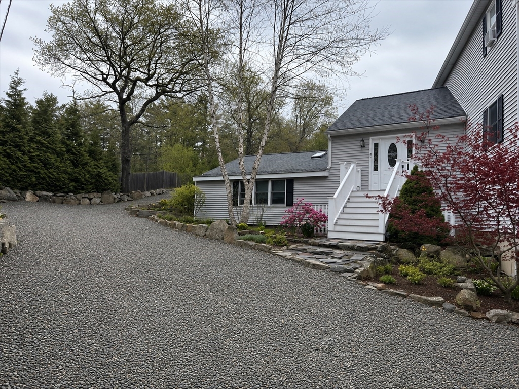 Click for 156 R Eastern Ave #2, Essex, MA slideshow