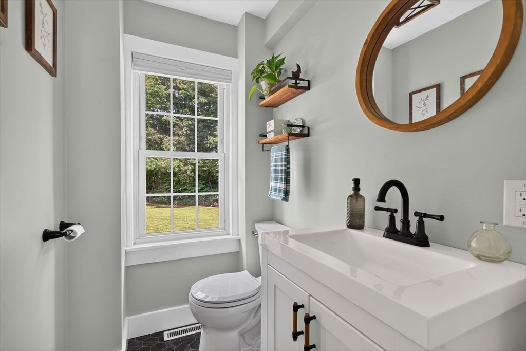 37 Acorn St, Middleboro, MA, 37 Acorn St, Middleboro, MA Photo #11
