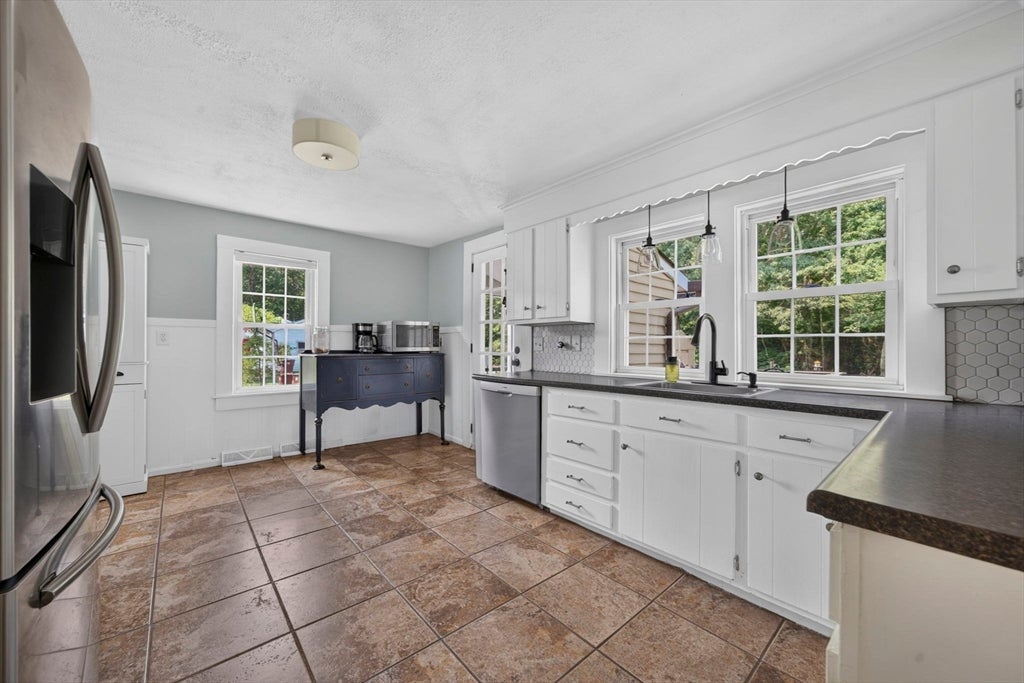 37 Acorn St, Middleboro, MA, 37 Acorn St, Middleboro, MA Photo #7