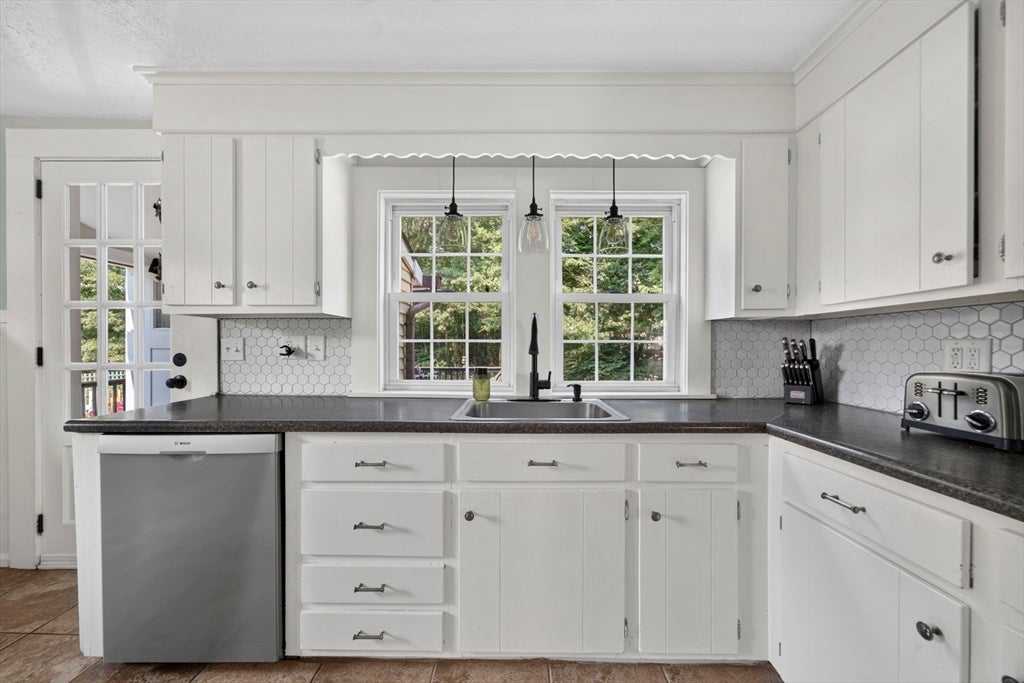 37 Acorn St, Middleboro, MA, 37 Acorn St, Middleboro, MA Photo #5