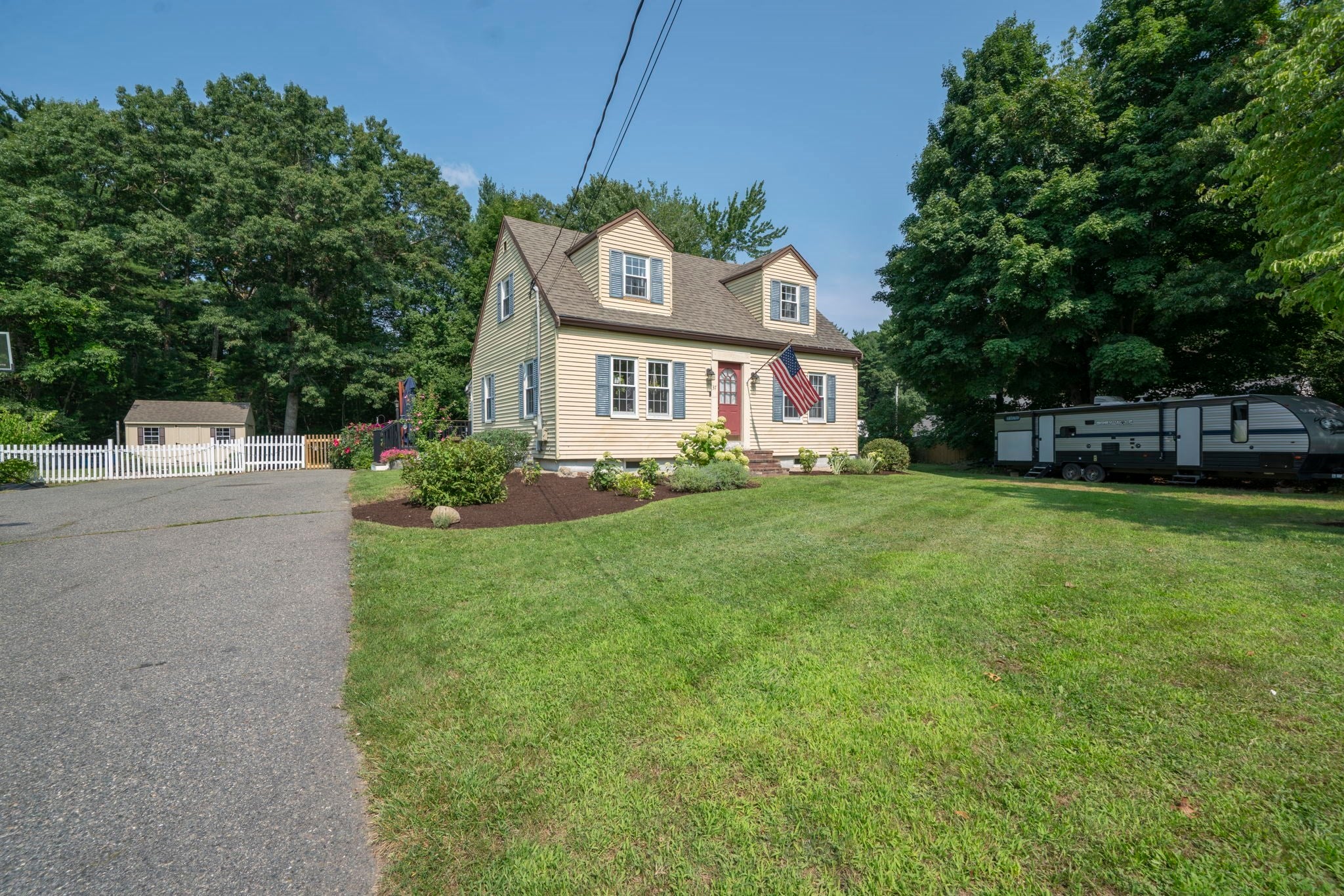 37 Acorn St, Middleboro MA 02346