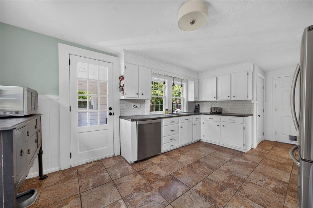 37 Acorn St, Middleboro, MA, 37 Acorn St, Middleboro, MA Photo #3