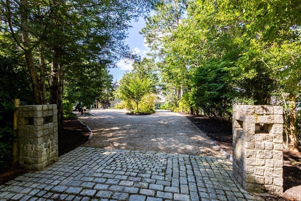 Barnstable, Massachusetts 02655, United States, 7 Bedrooms Bedrooms, ,6 BathroomsBathrooms,Residential,Active,74572