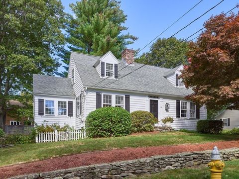 Photo of 20 Manhattan Rd, Worcester, MA 01602 (MLS # 73439639)