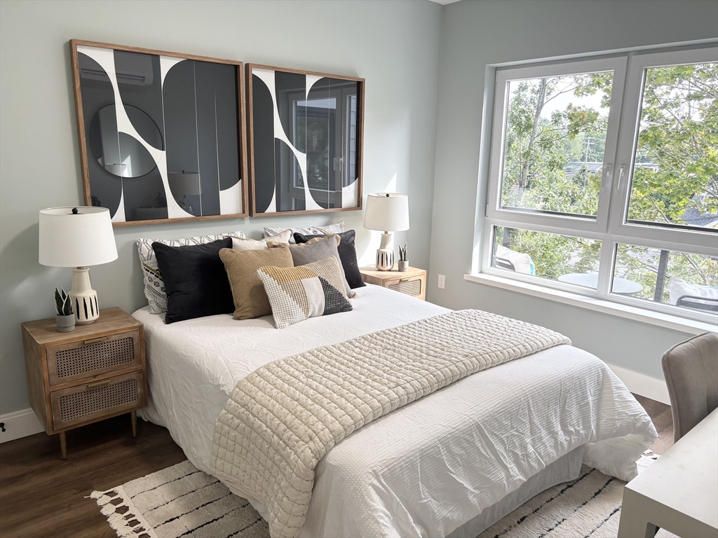 1391 Main Street 202