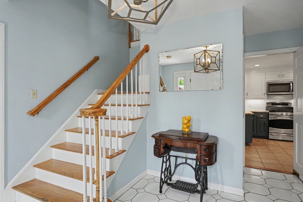 215 Rolling Meadow Dr, Holliston, MA Photo #15