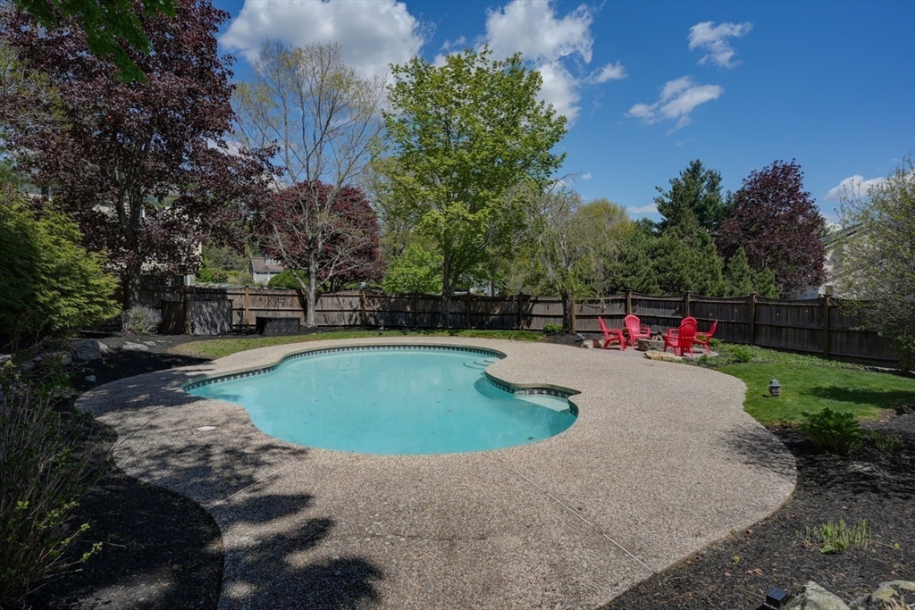 215 Rolling Meadow Dr, Holliston, MA Photo #28