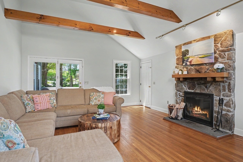 215 Rolling Meadow Dr, Holliston, MA Photo #11
