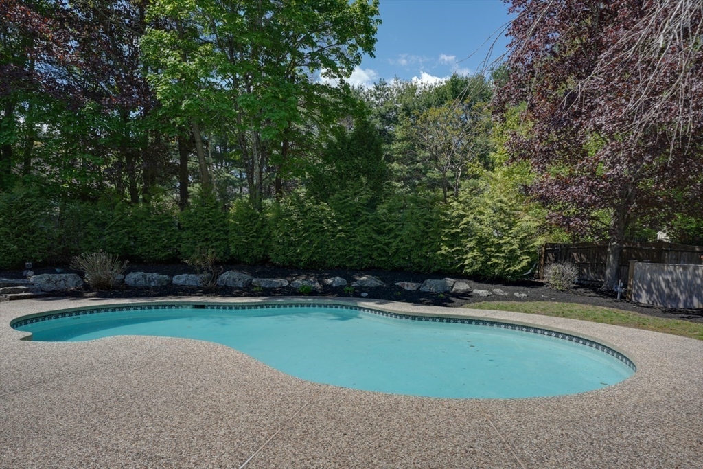 215 Rolling Meadow Dr, Holliston, MA Photo #31