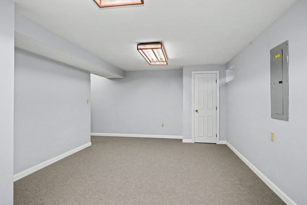 215 Rolling Meadow Dr, Holliston, MA Photo #23