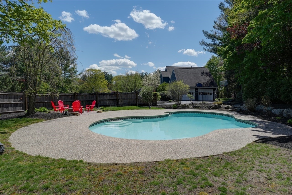 215 Rolling Meadow Dr, Holliston, MA Photo #30