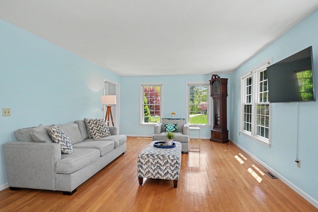 215 Rolling Meadow Dr, Holliston, MA Photo #10