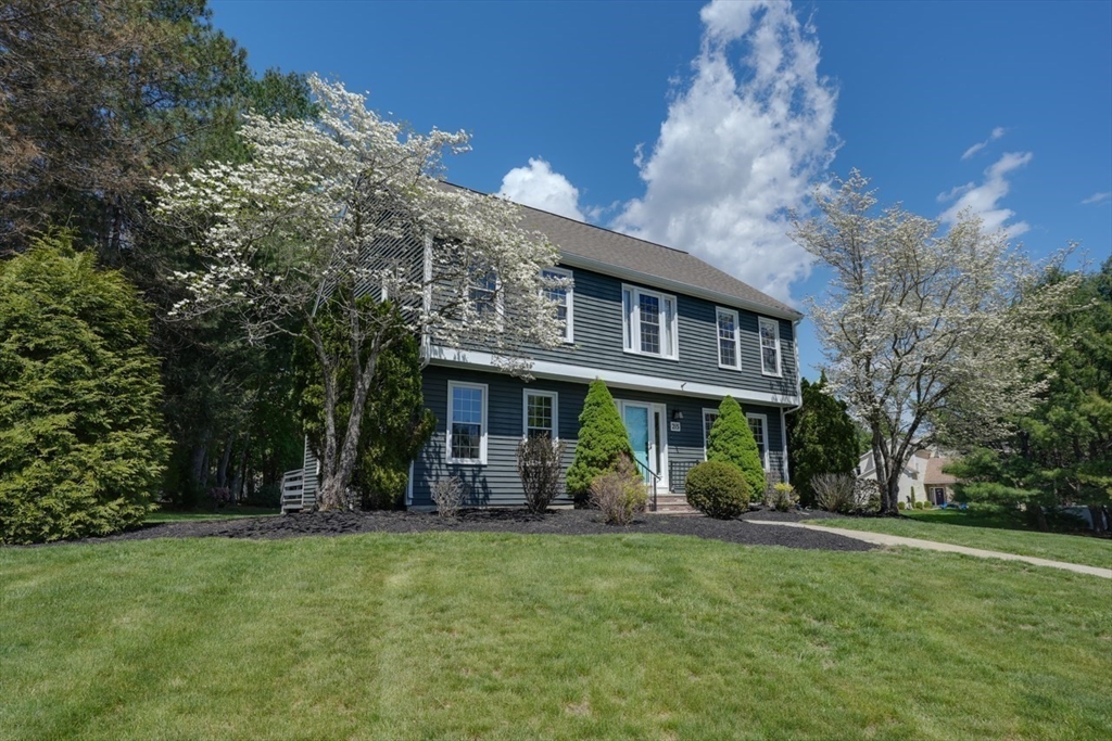 215 Rolling Meadow Dr, Holliston, MA Photo #33