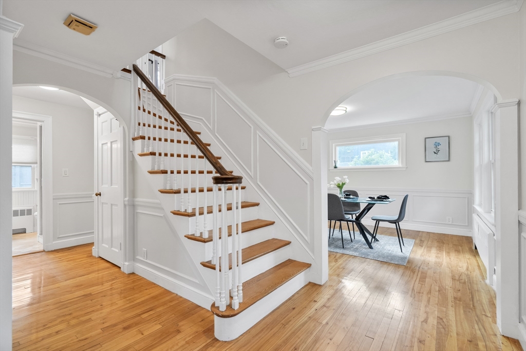 284 Lake St