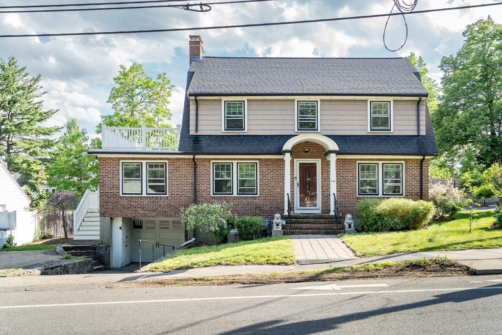 284 Lake St