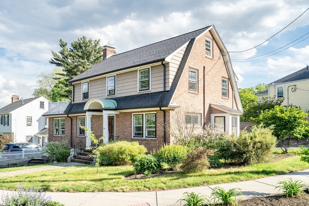284 Lake St