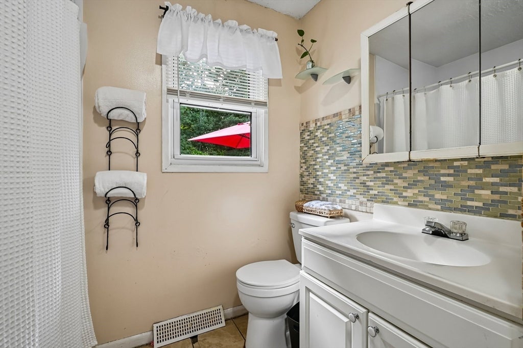 12 Barnard Rd, Lawrence, MA, 12 Barnard Rd, Lawrence, MA Photo #14