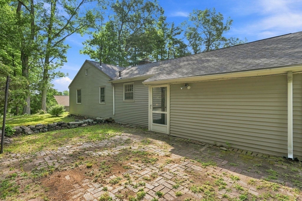 92 Oak Hollow Rd, Springfield, MA Photo #39