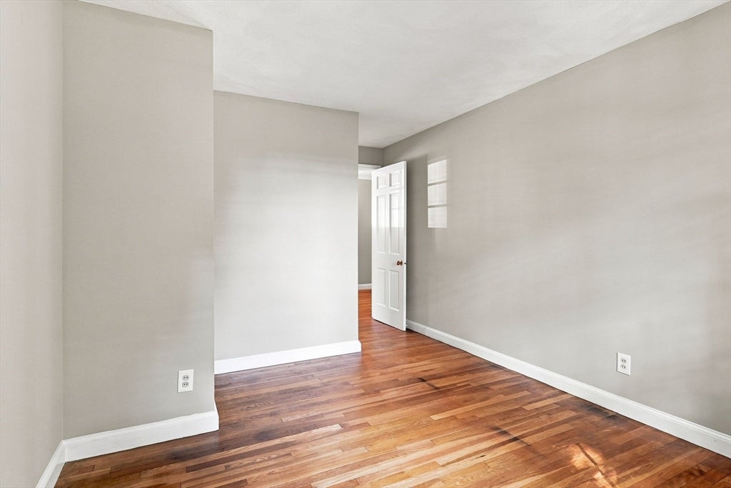 92 Oak Hollow Rd, Springfield, MA Photo #16