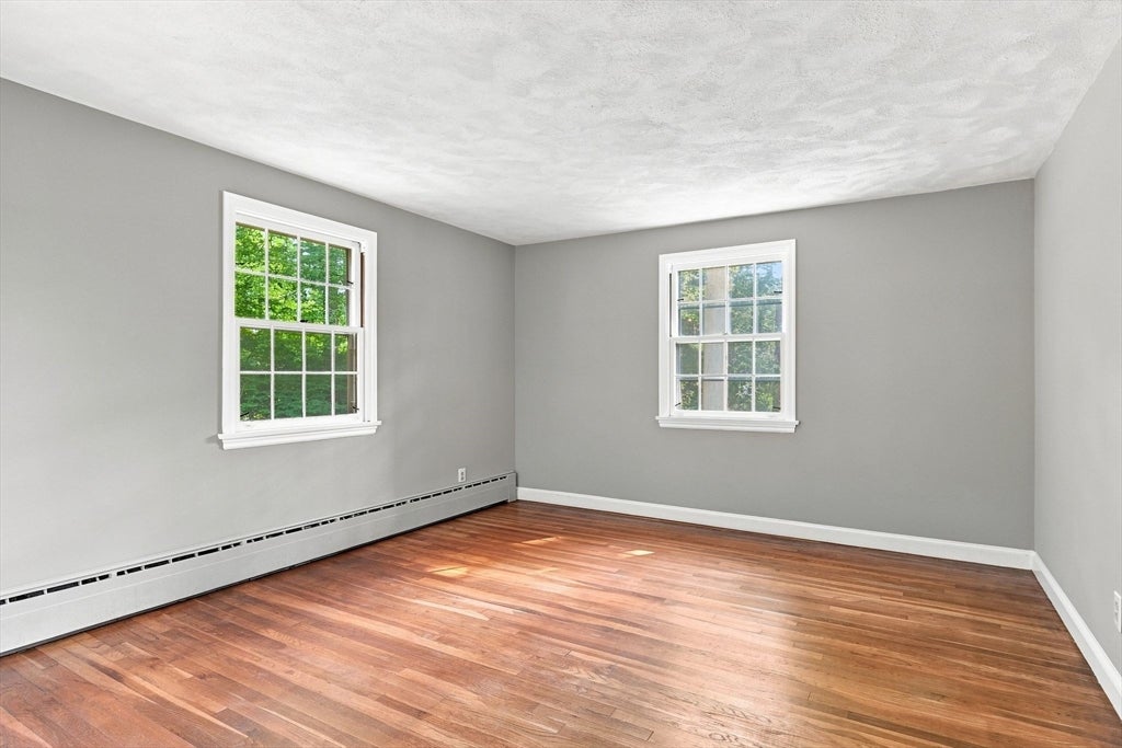 92 Oak Hollow Rd, Springfield, MA Photo #17